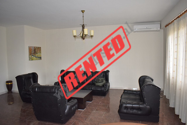 Apartament 3+1 me qira ne rrugen Dora D&rsquo;Istria prane Liqenit Artificial ne Tirane.&nbsp;
Apar